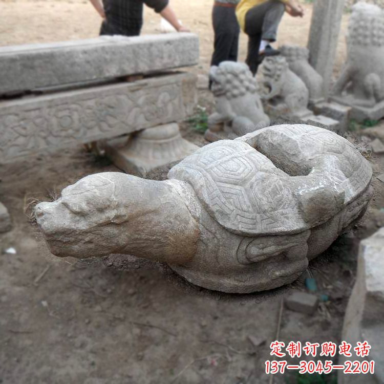 河源朱雀站在赑屃上的石雕