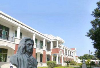 河源校园名人牛顿石雕头像