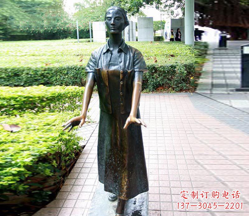 河源走路的盲人女孩铜雕