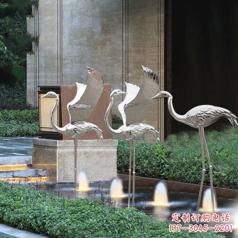 河源鹤雕塑-公园不锈钢镜面喷泉中的鹤雕塑