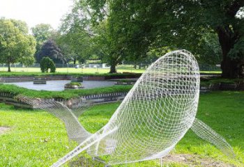 河源海豚雕塑-户外校园里一只网格镂空不锈钢海豚雕塑