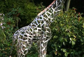 河源长颈鹿雕塑-户外草坪大型不锈钢镂空长颈鹿雕塑